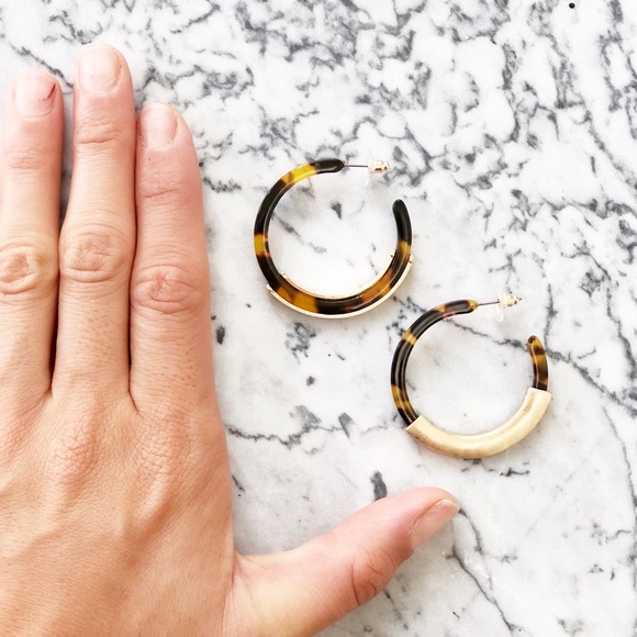 NWT•Erica Nikol tortoise Hoops - Picture 3 of 4